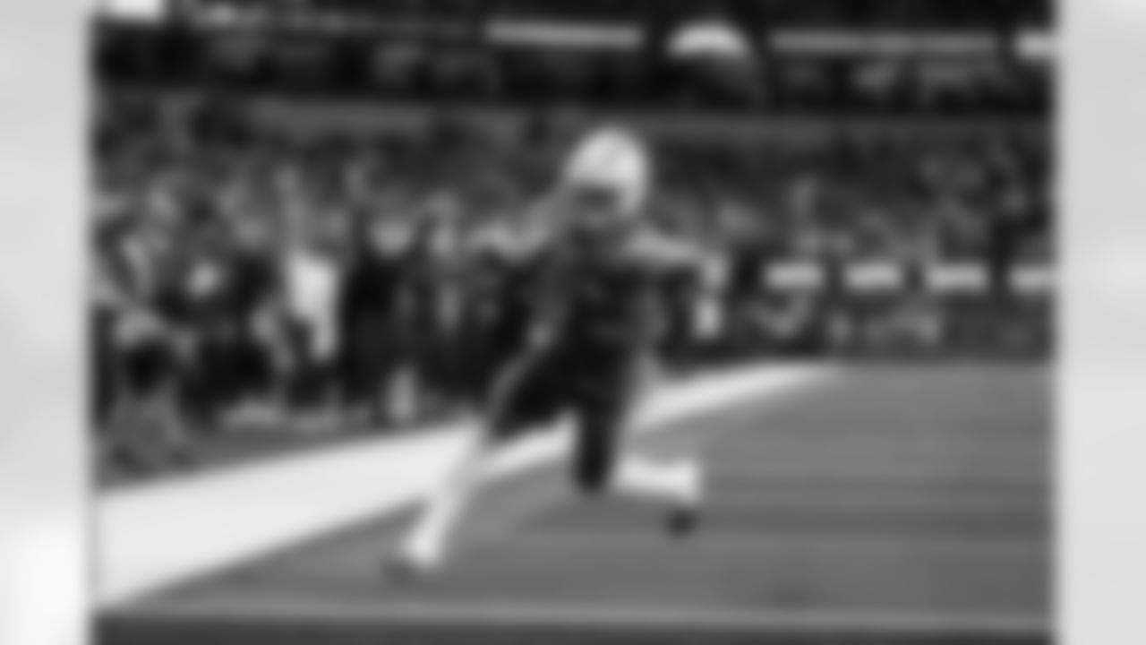 RB Omarion Hampton (8)