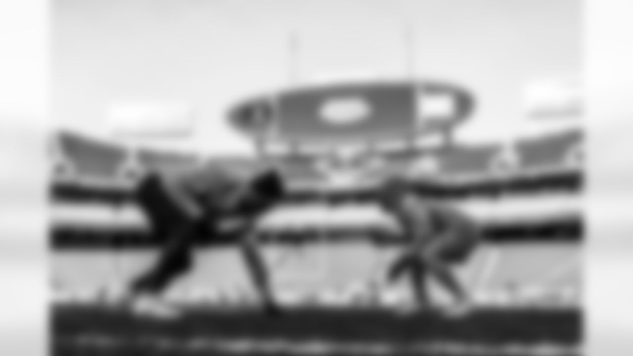 Assistant Offensive Line Coach Nick Hardwick and OL Jamaree Salyer (68)