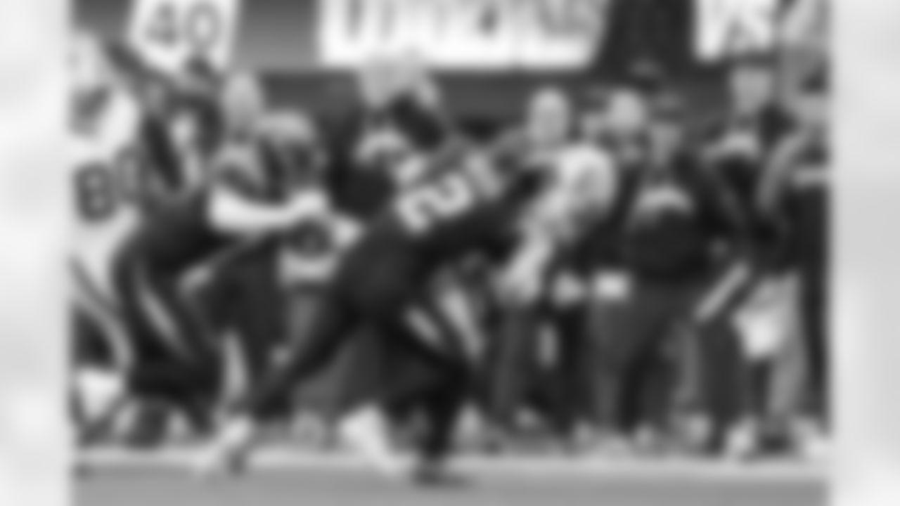 DB Elijah Molden (2)