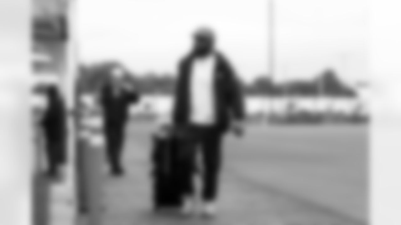 Linebackers Coach Navorro Bowman