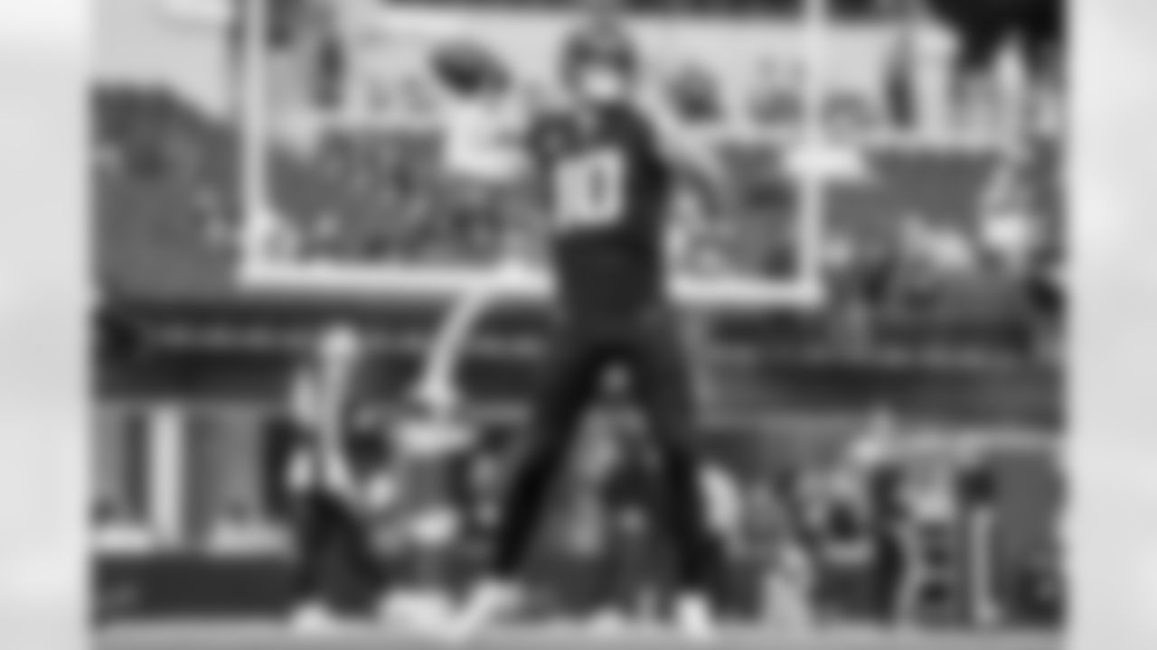 QB Justin Herbert (10)