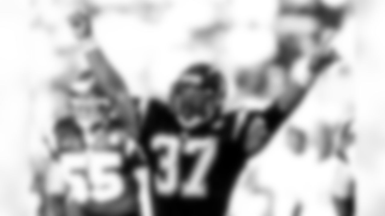 24 Rodney Harrison-Defensive Rm