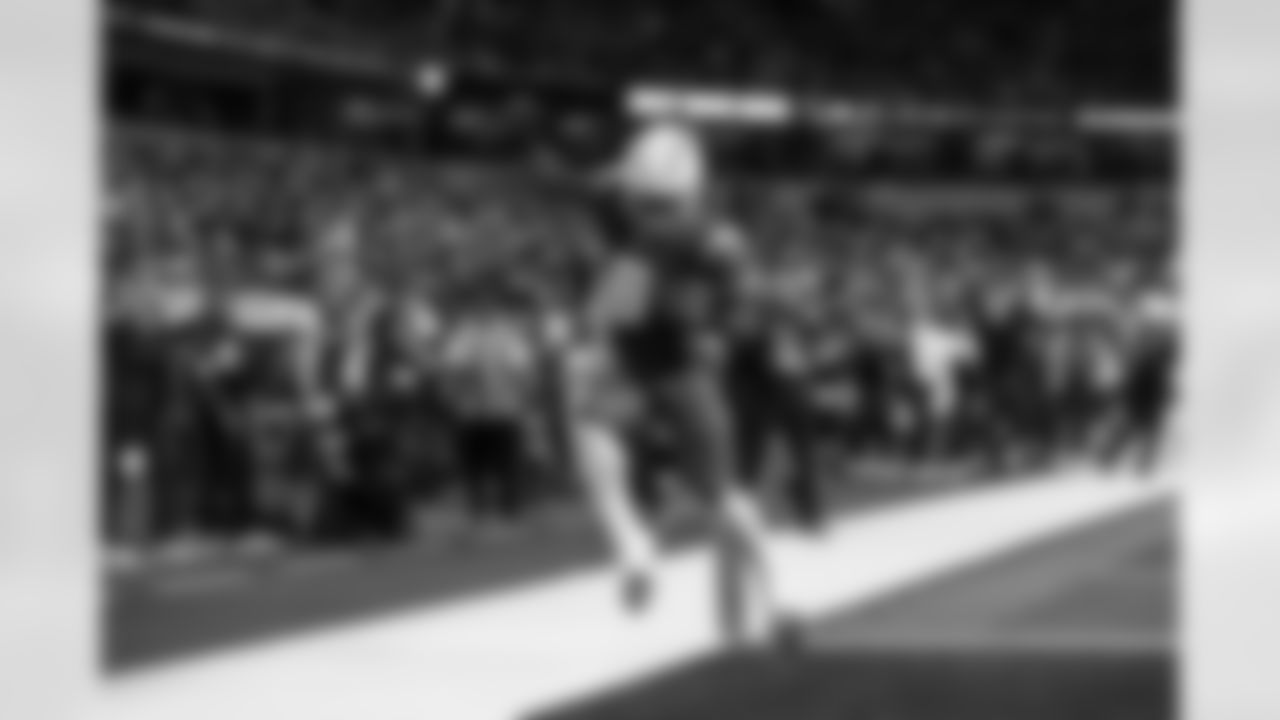 RB Omarion Hampton (8)