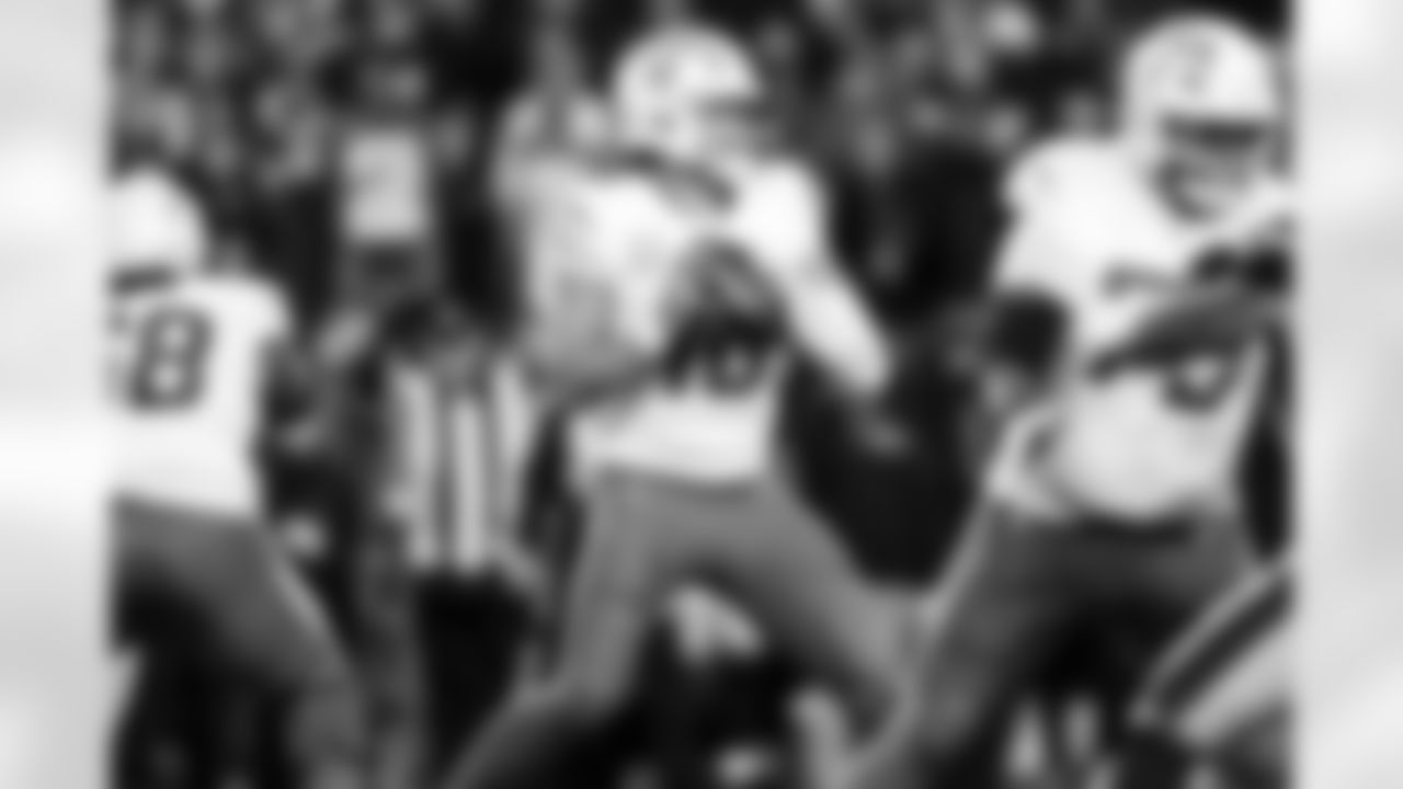 QB Justin Herbert (10)