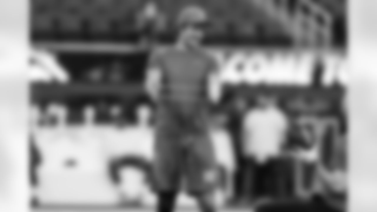 QB Justin Herbert (10)