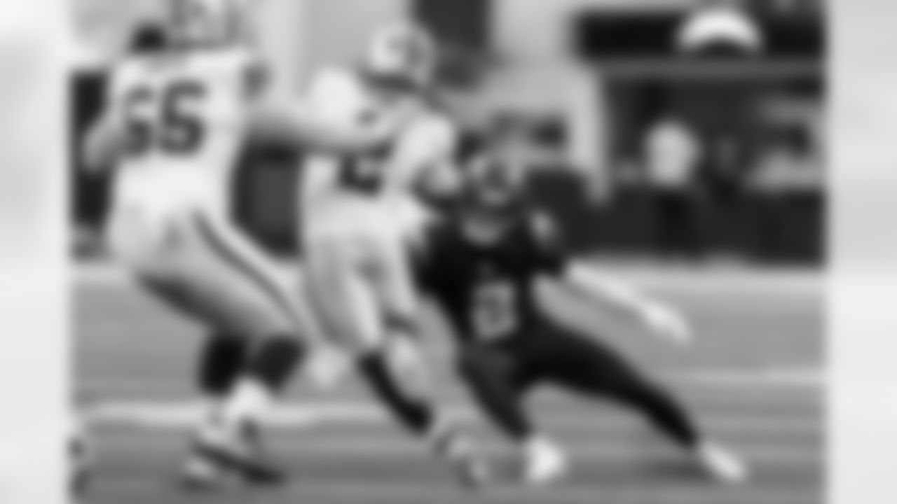 DB Elijah Molden (2)