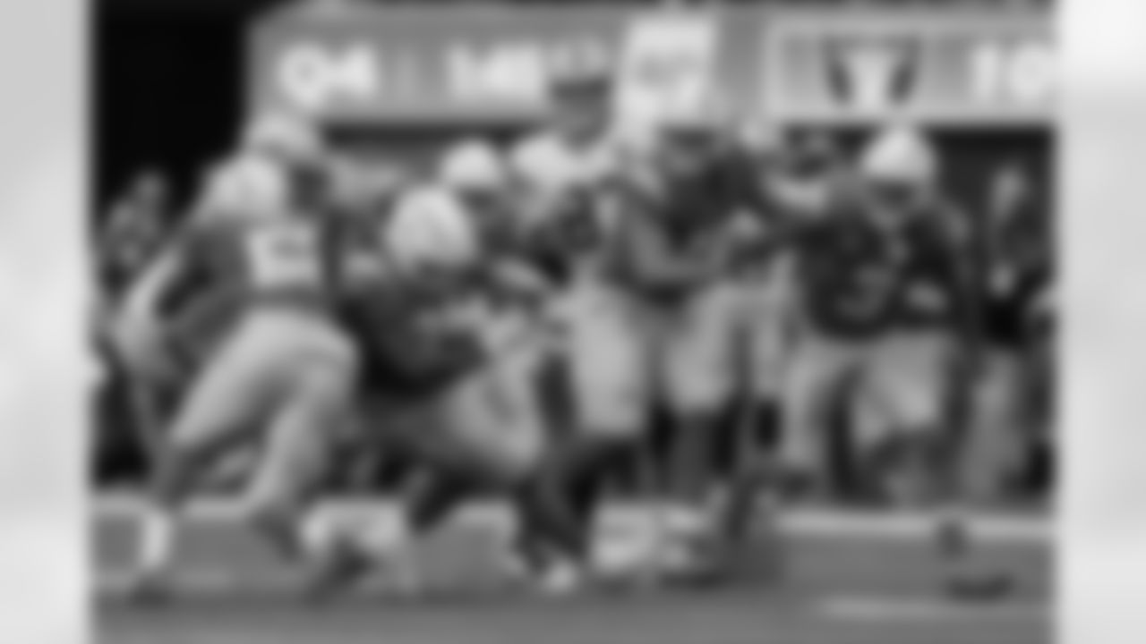 The Los Angeles Chargers play the Las Vegas Raiders on Sunday, September 8, 2024 at SoFi Stadium in Inglewood, CA.
[FINAL SCORE: LAC 22 - LV 10]