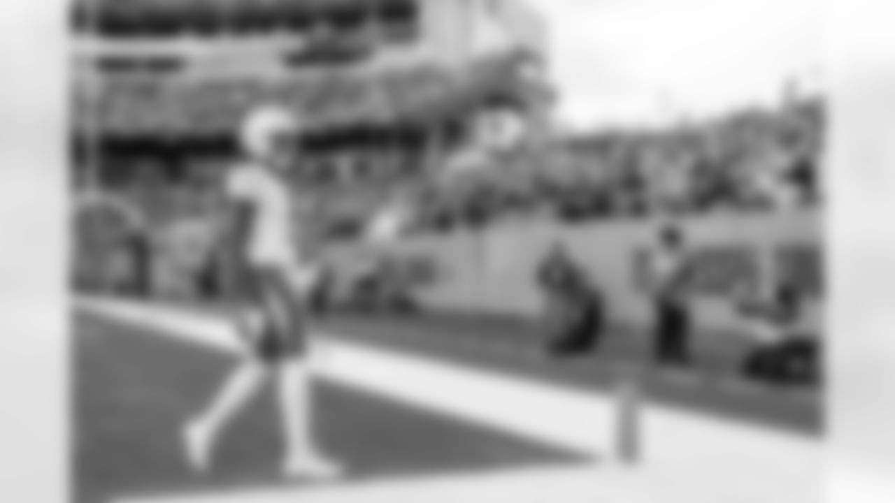 Check out the best shots from the Chargers Week 9 matchup against the Titans!