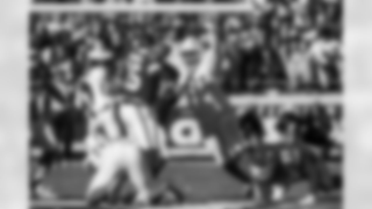 Take a look at the best photos of Chargers 2026 free agent Da'Shawn Hand