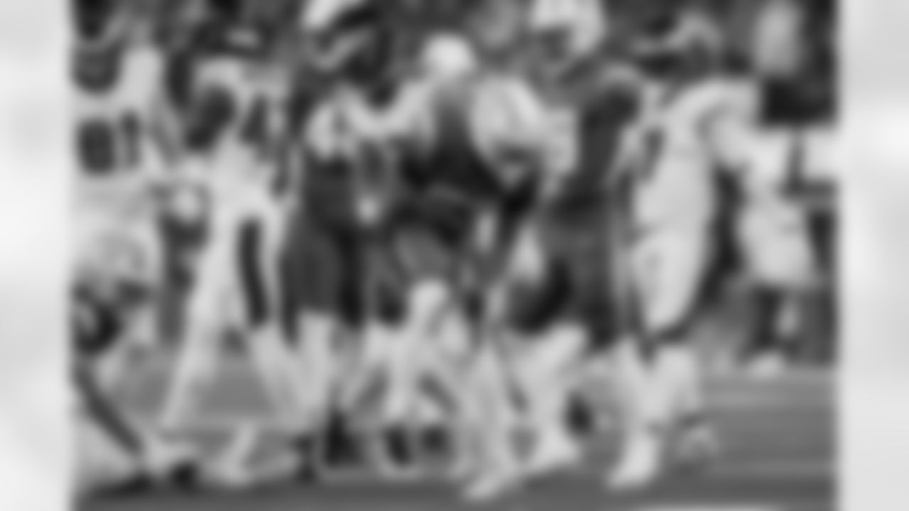 LB Del'Shawn Phillips (53)