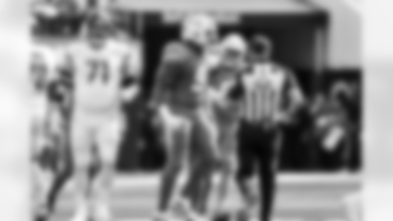 DL Da'Shawn Hand (91)