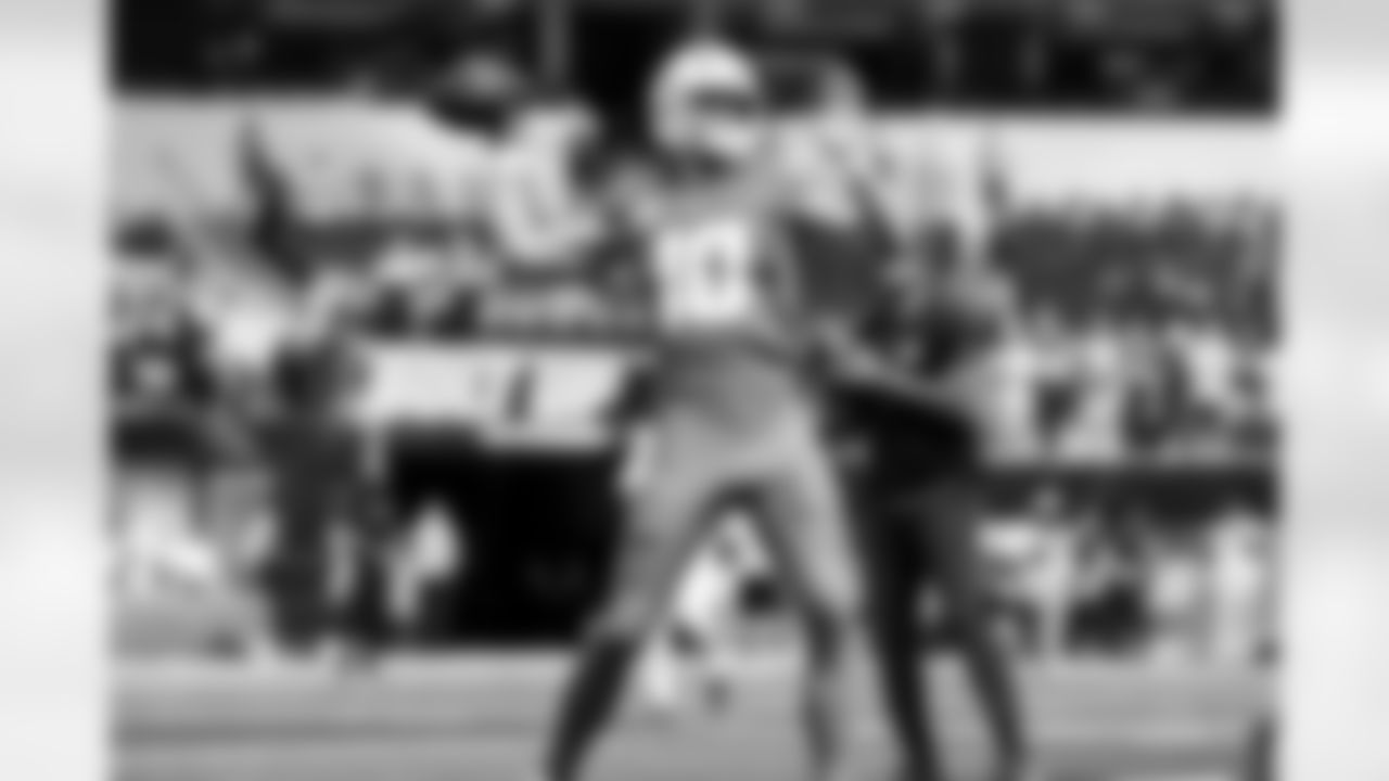 QB Justin Herbert (10)