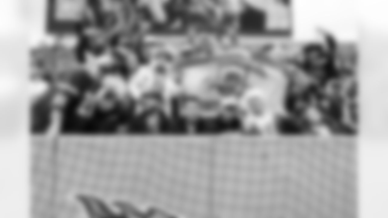 Check out the best shots from the Chargers Week 9 matchup against the Titans!