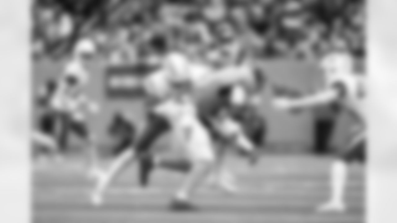 LB Daiyan Henley (0)