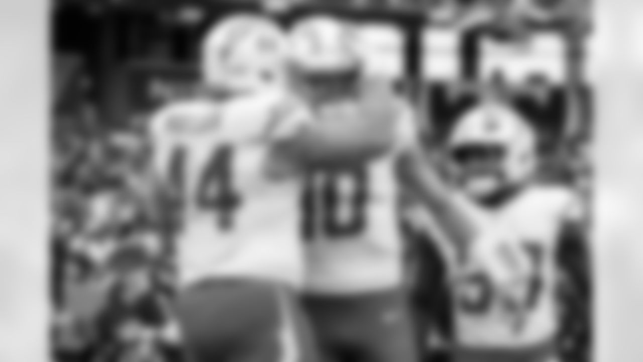 Check out the best shots from the Chargers Week 9 matchup against the Titans!