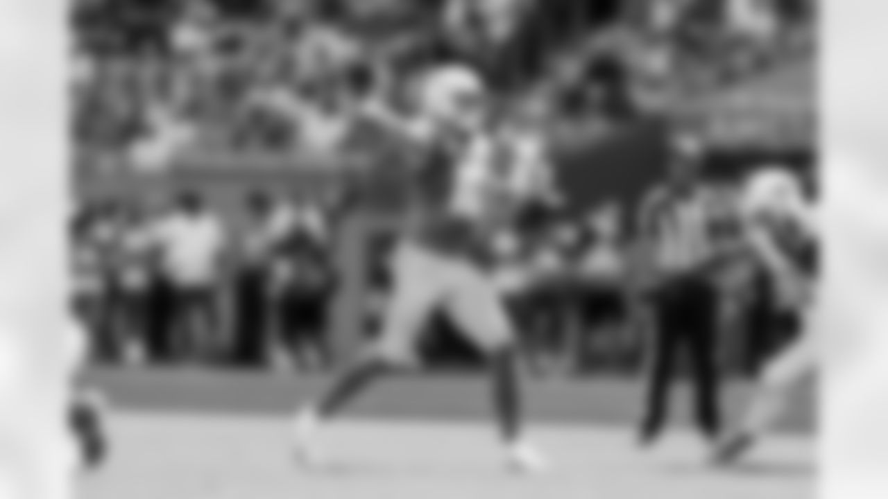 QB Justin Herbert (10)