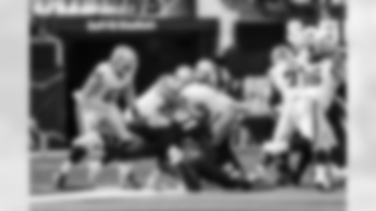 DL Da'Shawn Hand (91) and S Tony Jefferson (23)