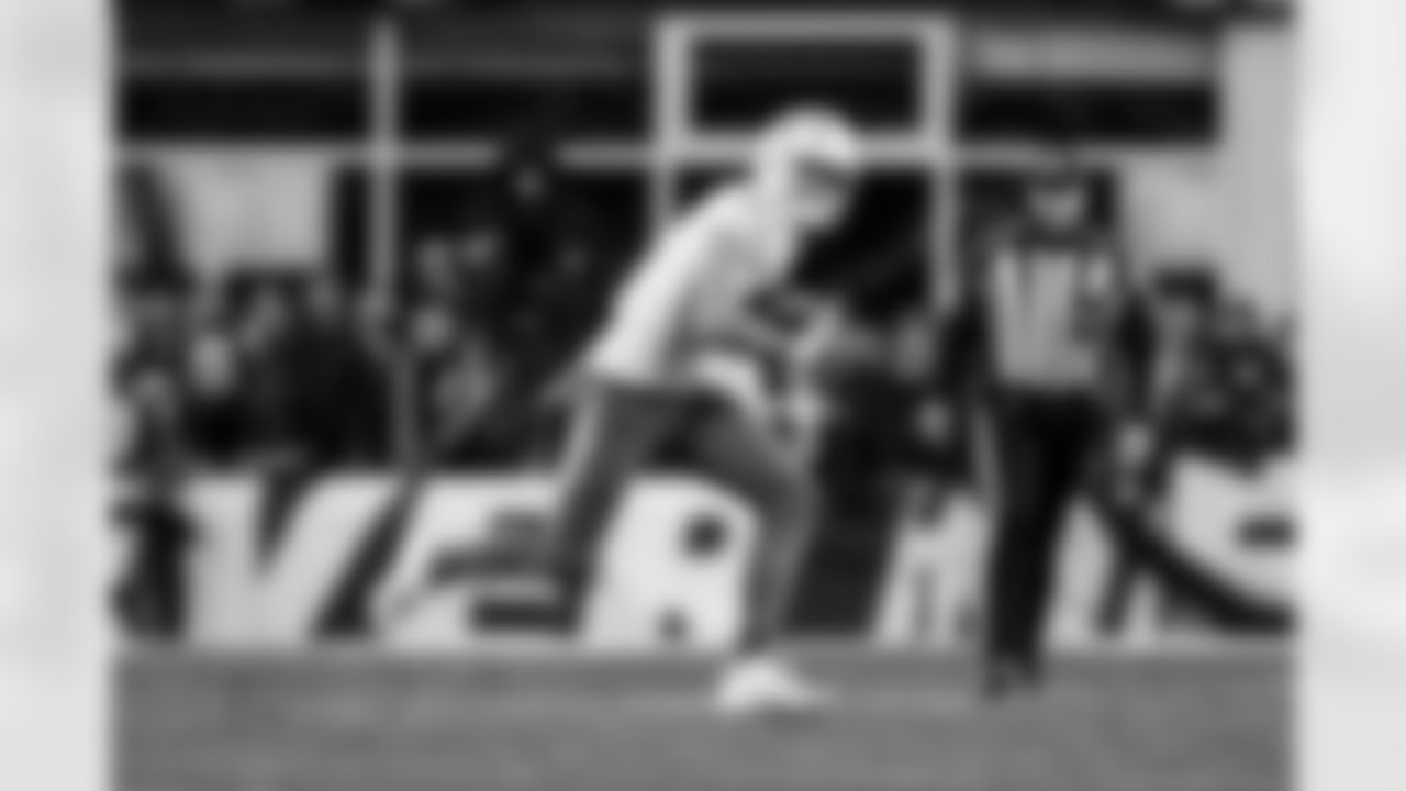 QB Justin Herbert (10)