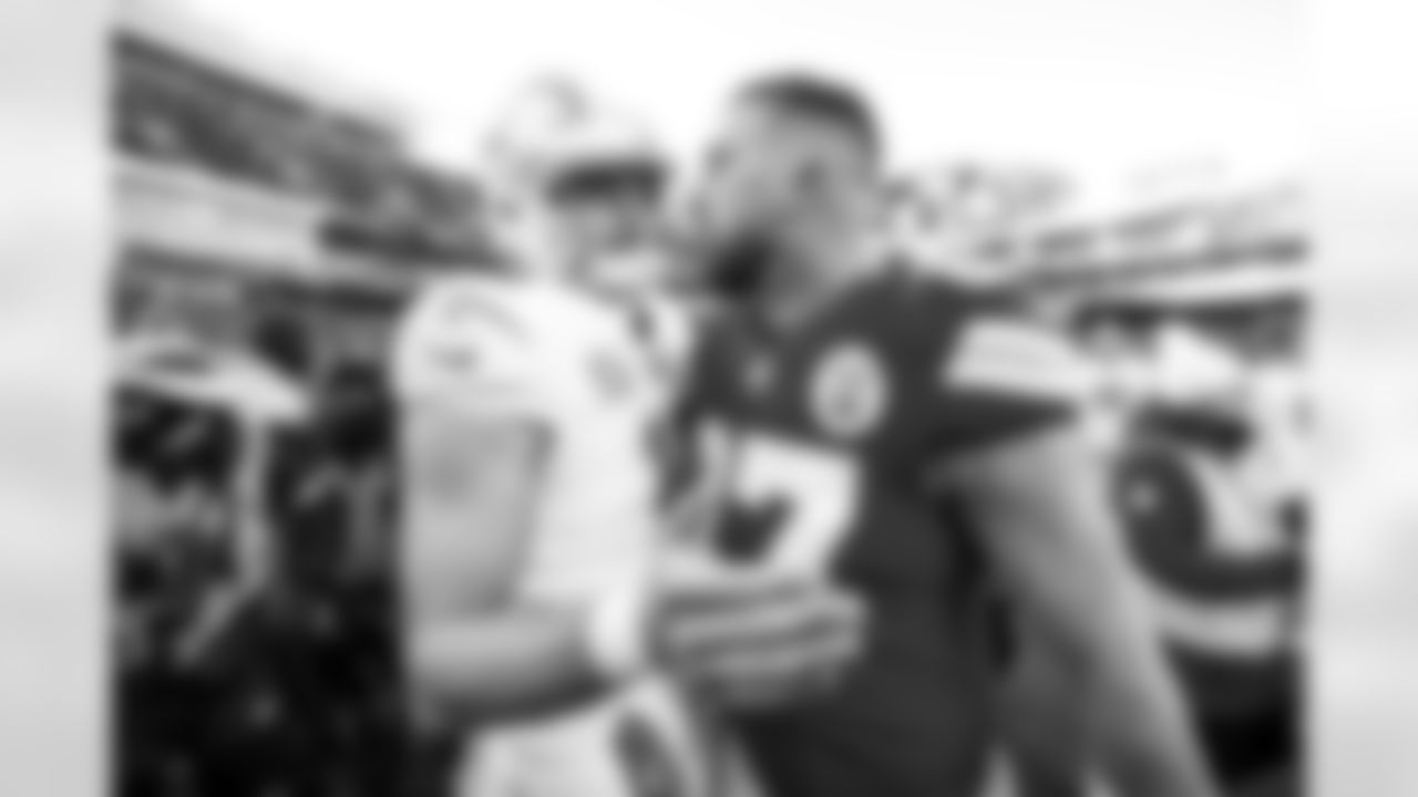 QB Justin Herbert (10)