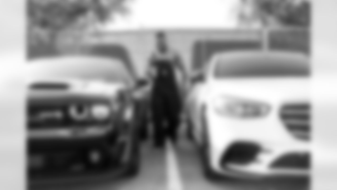 LB Denzel Perryman (6)