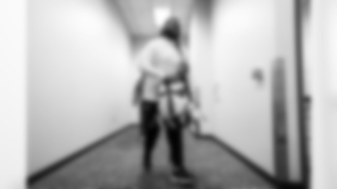 OL Jamaree Salyer (68)