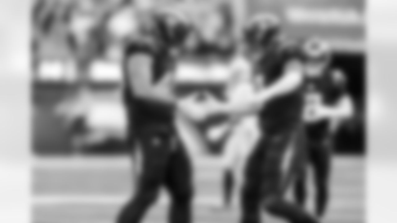 OLB Tuli Tuipulotu (45) and LB Daiyan Henley (0)