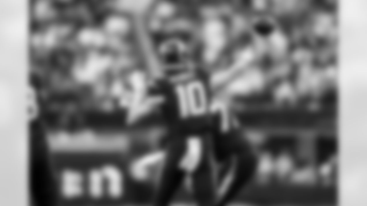 QB Justin Herbert (10)