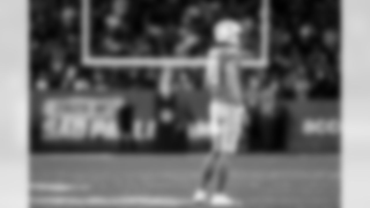 QB Justin Herbert (10)