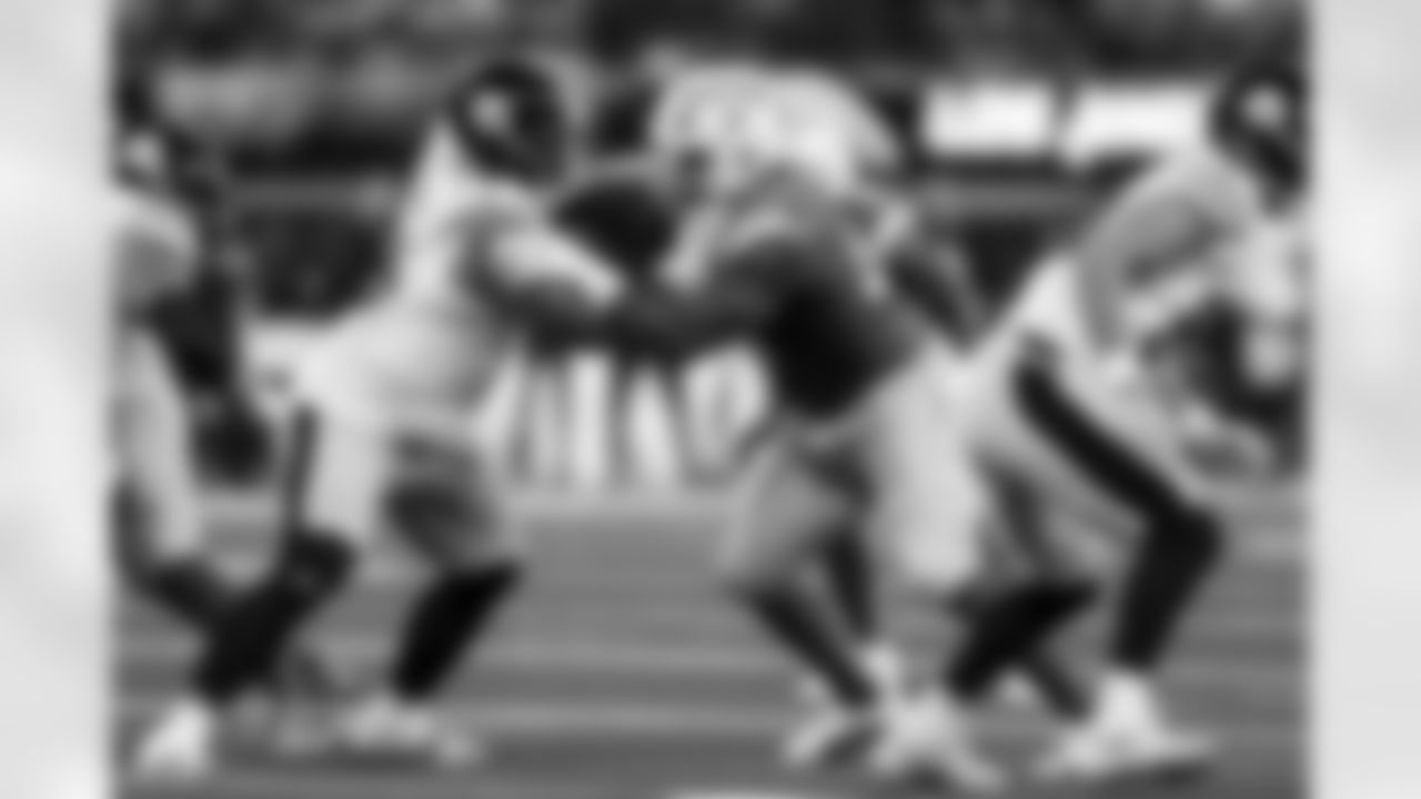 DL Da'Shawn Hand (91)