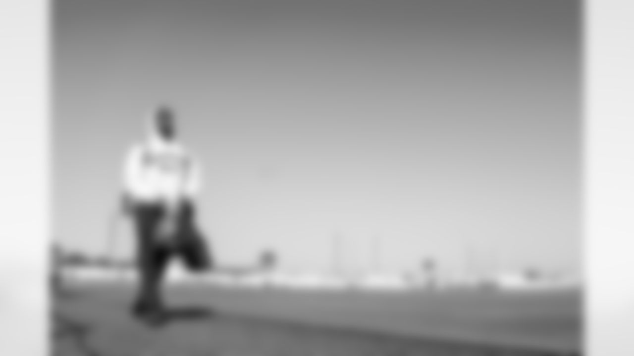 LB Emany Johnson (50)