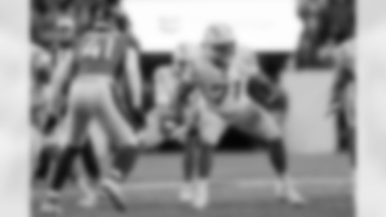 The Los Angeles Chargers play the Denver Broncos on Sunday, December 31, 2023 at Empower Field at Mile High in Denver, CO.
[FINAL SCORE: DEN 16 - LAC 9]