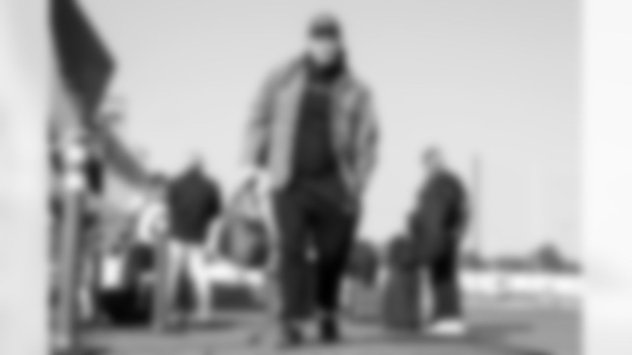 OL Foster Sarell (67)