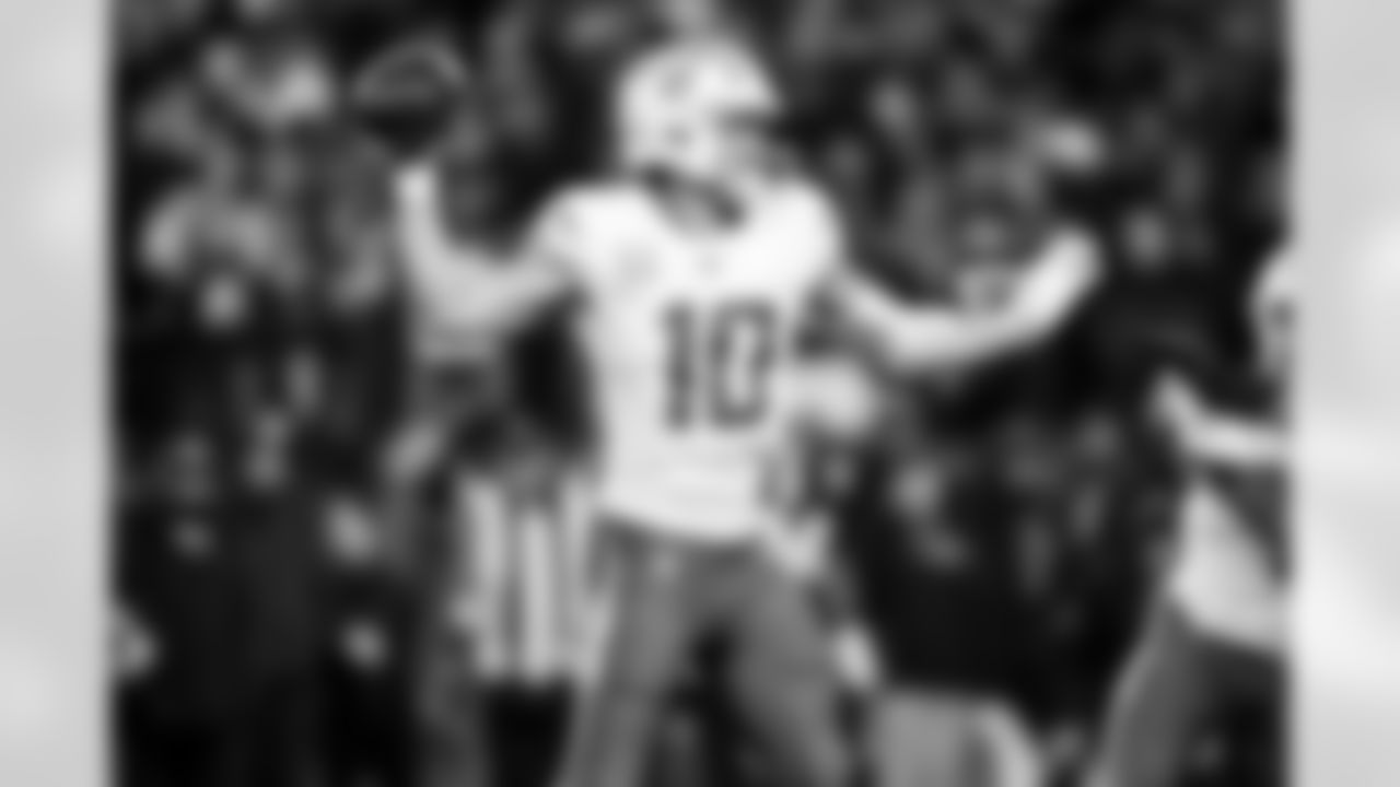 QB Justin Herbert (10)