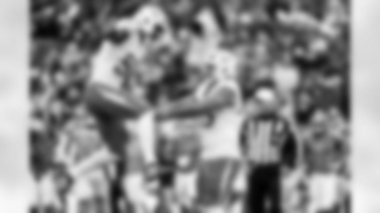 Check out the best shots from the Chargers Week 9 matchup against the Titans!