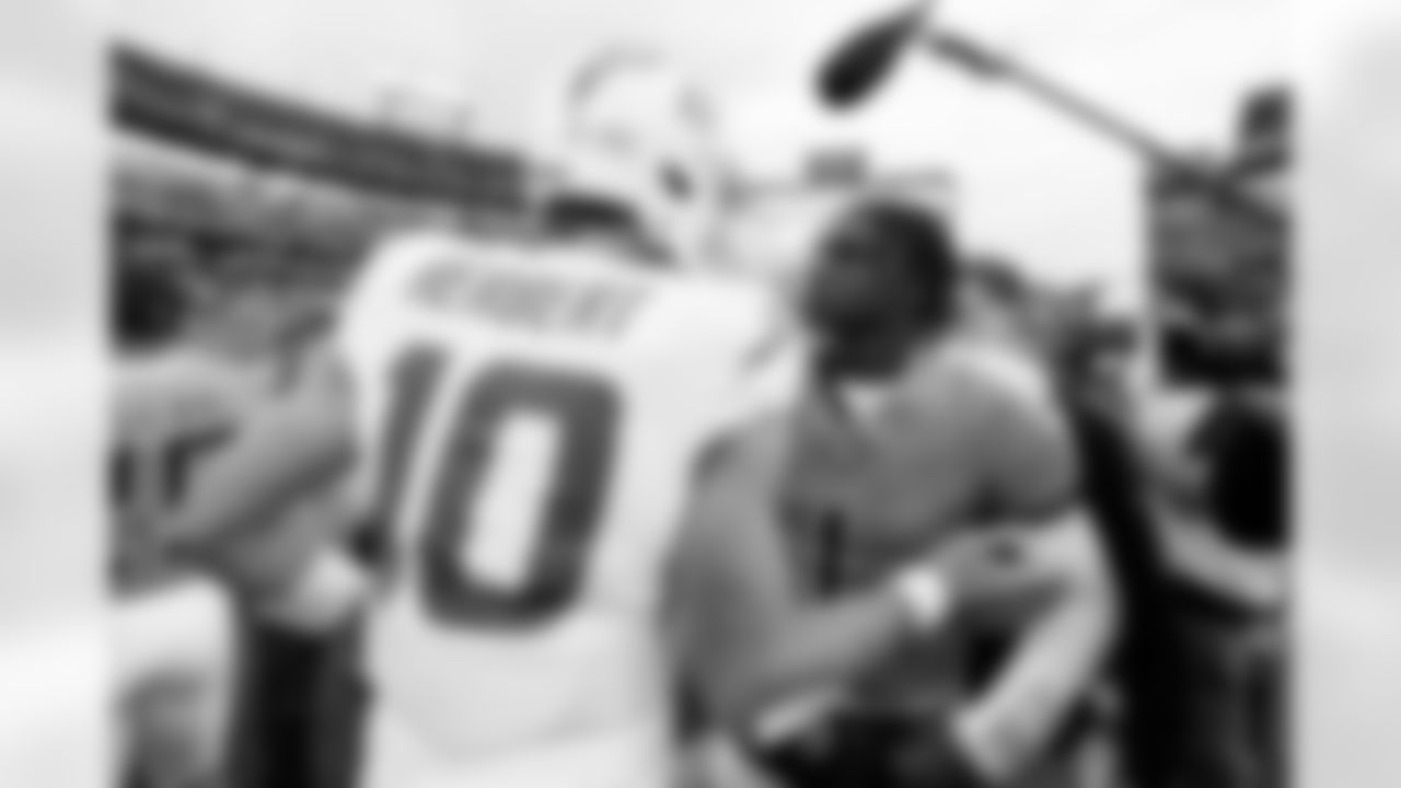 Check out the best shots from the Chargers Week 9 matchup against the Titans!