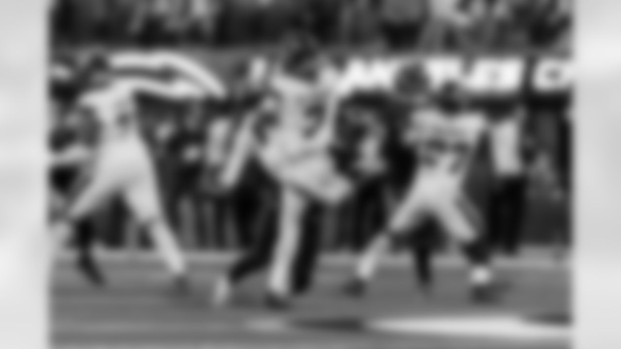 Check out the best shots from the Chargers Week 17 matchup against the Texans!