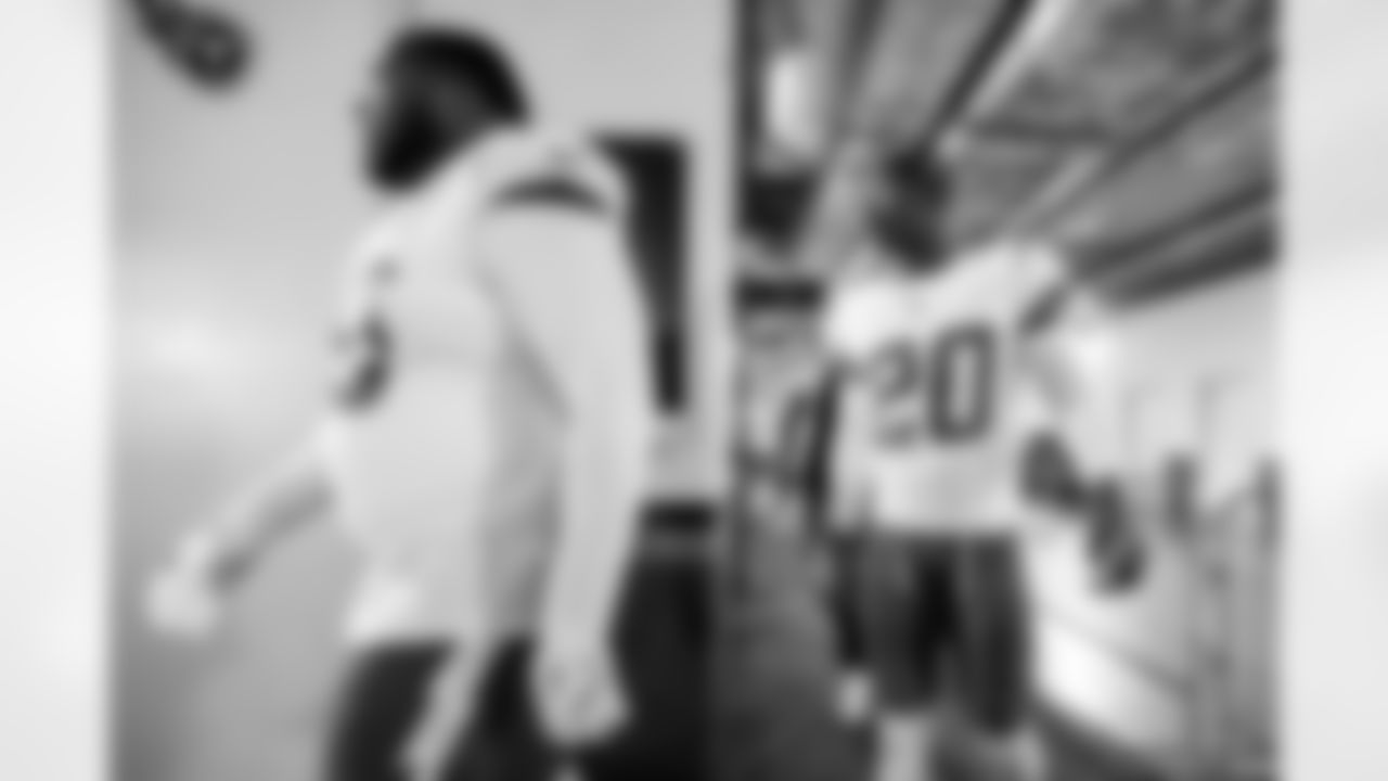 Check out the best shots from the Chargers Week 9 matchup against the Titans!