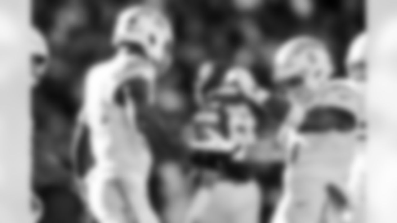 OLB Odafe Oweh (98) and LB Daiyan Henley (0)