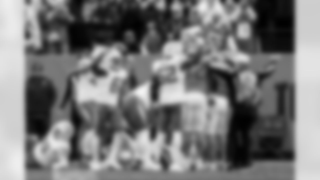 Check out the best shots from the Chargers Week 9 matchup against the Titans!