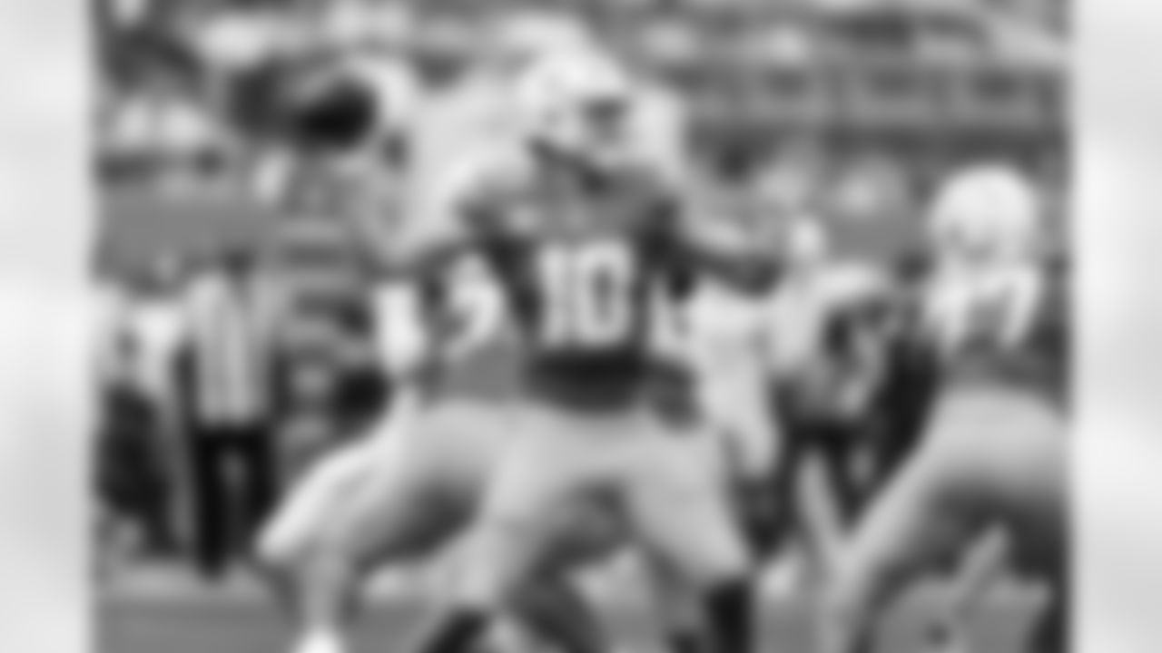 QB Justin Herbert (10)