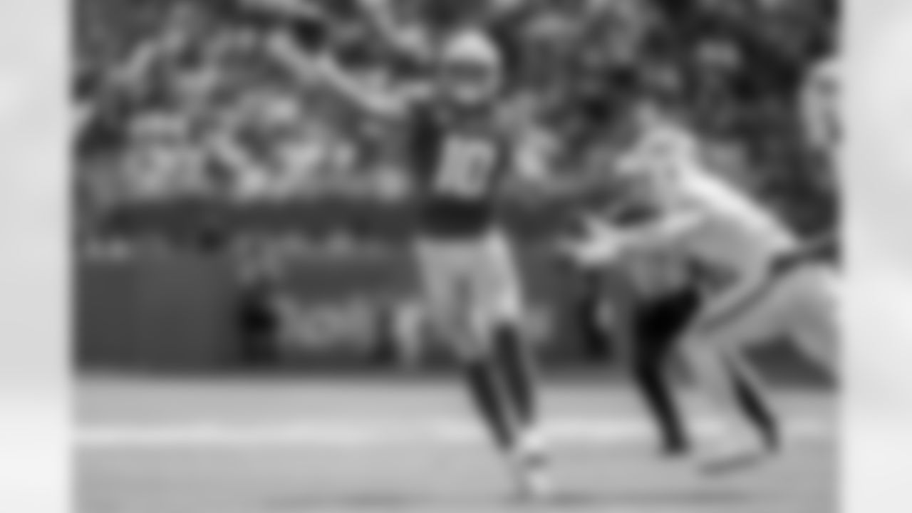 Take a look back at the best photos of Justin Herbert's 2025 campaign.