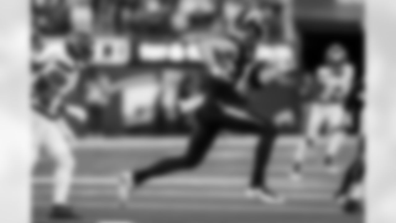 Check out the best shots from the Chargers Week 17 matchup against the Texans!