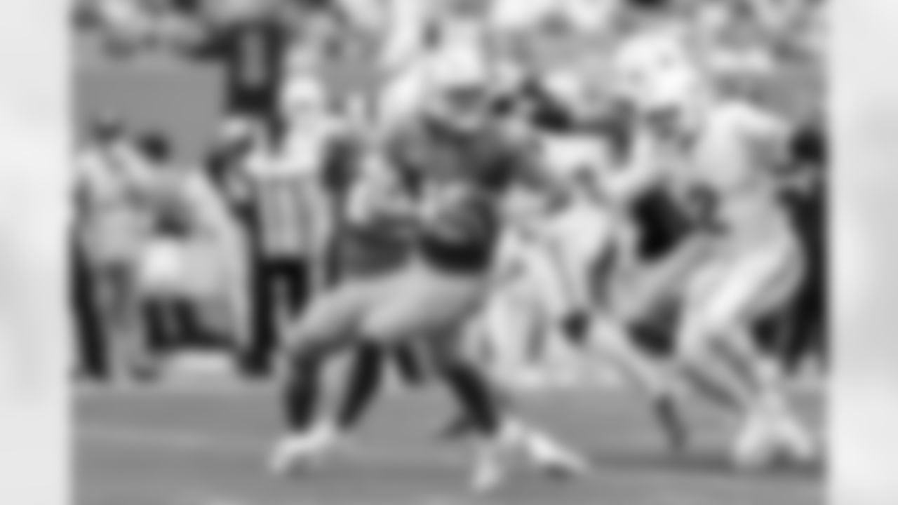 QB Justin Herbert (10)