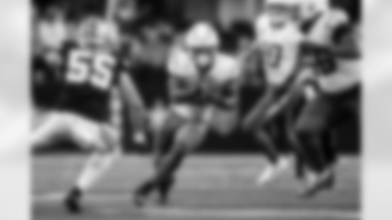 RB Omarion Hampton (8)