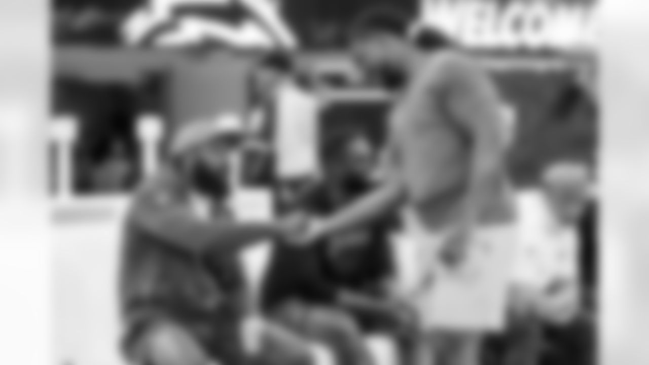 Linebackers Coach Navorro Bowman and OLB Bud Dupree (48)