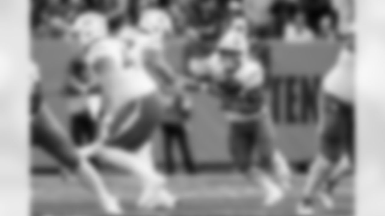 Check out the best shots from the Chargers Week 9 matchup against the Titans!