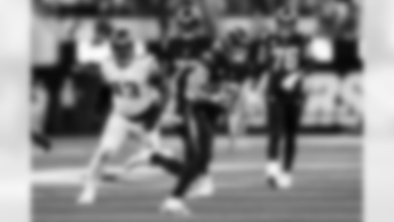QB Justin Herbert (10)