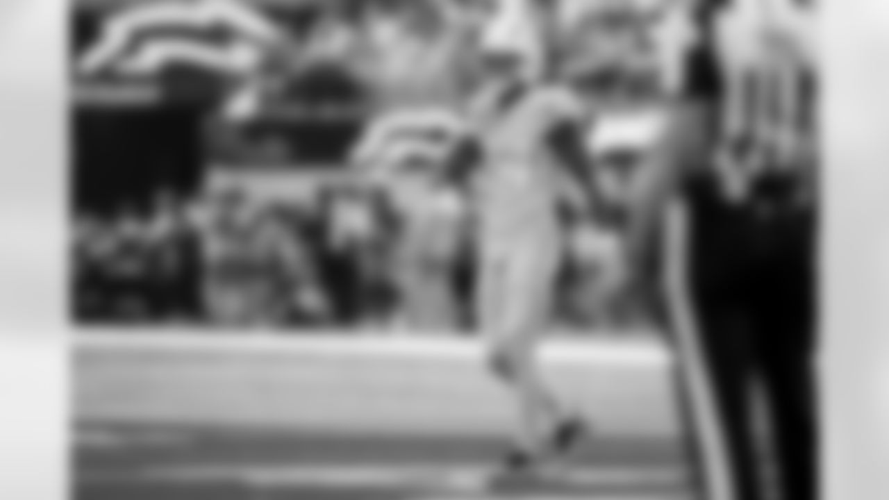 Check out the best shots from the Chargers Week 7 matchup against the Colts!