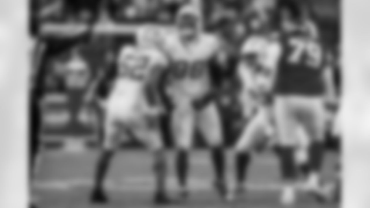 Take a look at the best photos of Chargers 2026 free agent Odafe Oweh