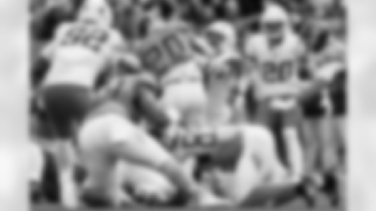 Check out the best shots from the Chargers Week 9 matchup against the Titans!